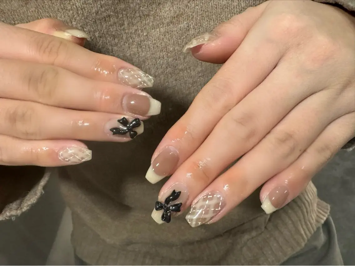 ネイル LAVISH 大和店 emi・:*+のネイルデザイン