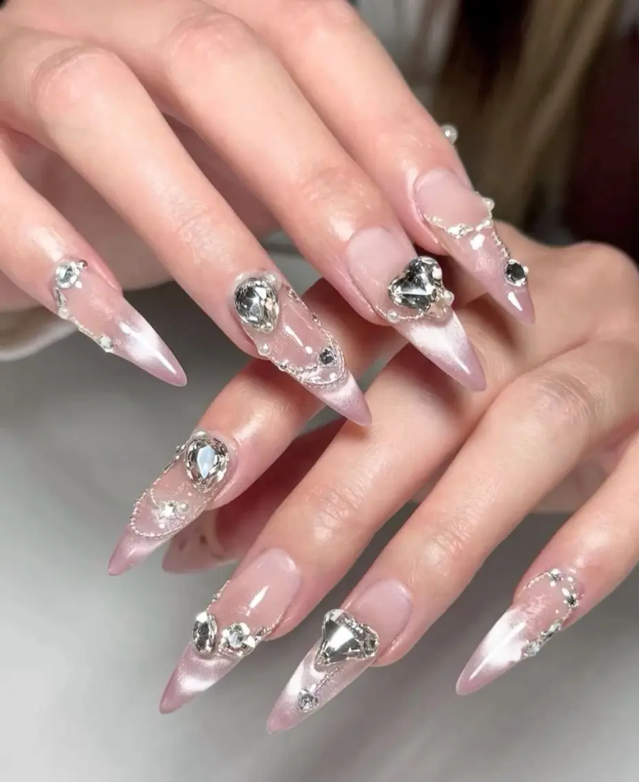 ネイル 長さ出し キラキラネイル 韓国ネイル ロングネイル ワンホンネイル ハンドネイル Josie nail salonのネイルデザイン