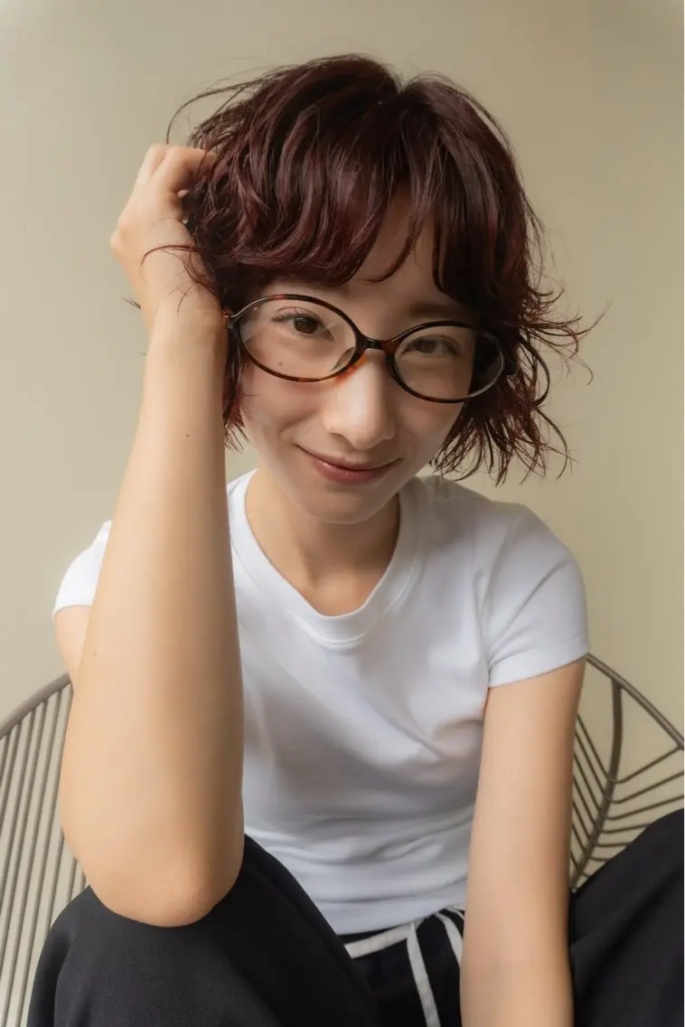 ショート カラー パーマ ボルドーカラー ショートヘア ニュアンスパーマ カット ヘアカラー パーマ トリートメント レイヤー/パーマ TAKUYAのヘアスタイル