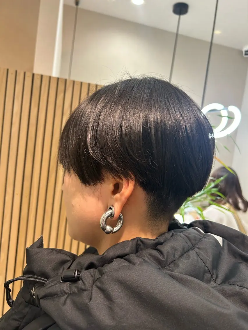 ショート ハンサムショート ショートヘア misato 💜🖤　フラムのヘアスタイル