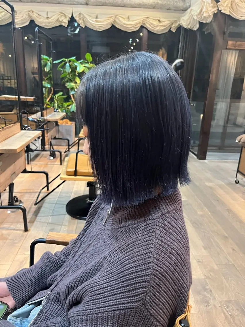ショート カラー ブリーチ ブルーカラー ネイビーカラー ヘアカラー 山本なつみ/透明感 /レイヤー/ブリーチのヘアスタイル
