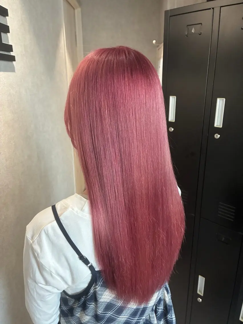 ロング カット ヘアカラー _WHITE 佐伯 碧のヘアスタイル