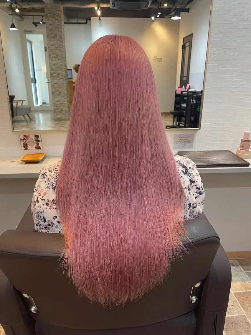 ロング カラー ピンクカラー ヘアカラー YUI/ ブリーチカラー🌷のヘアスタイル