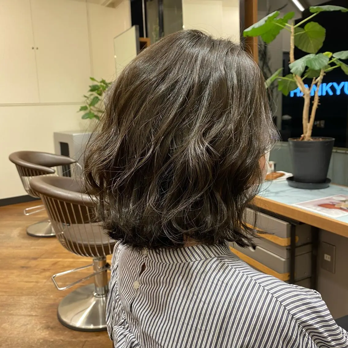ショート ハイライト レイヤー/グレージュ メンズパーマのヘアスタイル
