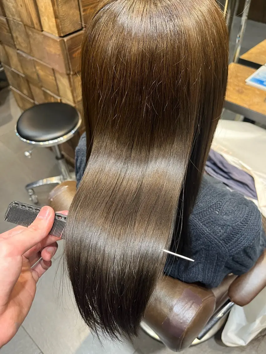 セミロング カラー ベージュカラー オリーブベージュ 顔周りカット レイヤーカット カット ヘアカラー トリートメント レイヤーカット/ 髪質改善/安田憲哉のヘアスタイル