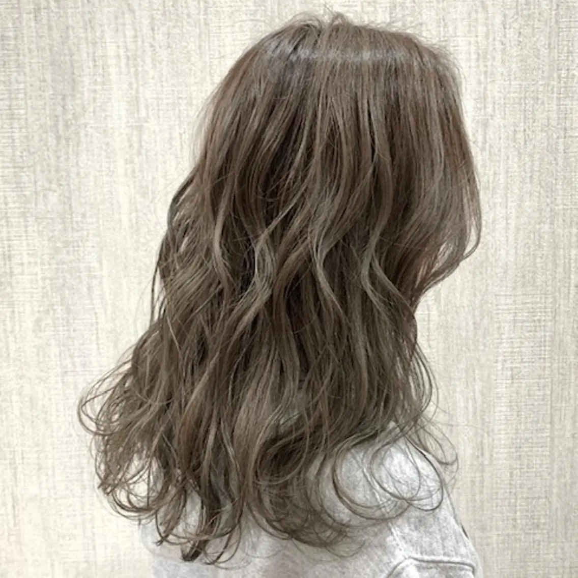 セミロング カラー グレージュ ハイライトカラー ハイライト カット ヘアカラー トリートメント 髪質改善/レイヤー/ 顔周りカット/代表西のヘアスタイル