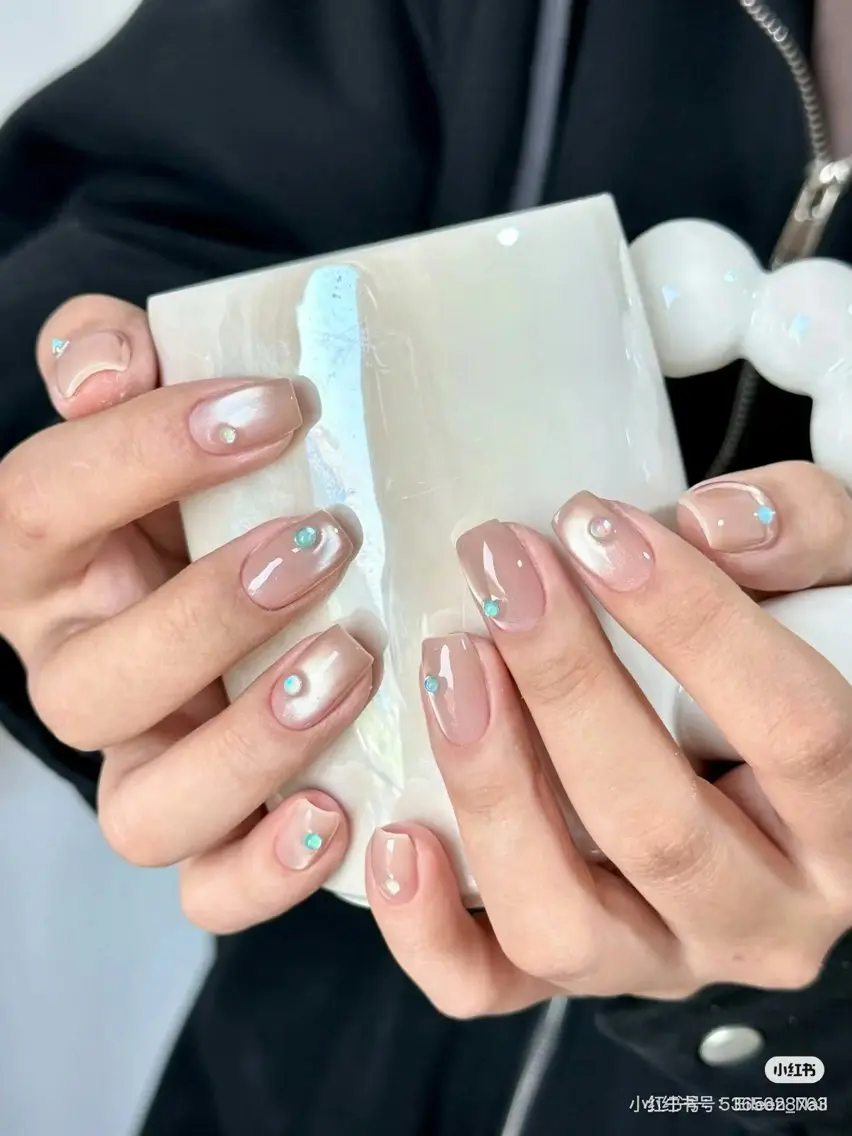 ネイル オーロラネイル チークネイル 長さ出し フットネイル フレンチネイル ハンドネイル ハンドケア Zz nail salonのネイルデザイン