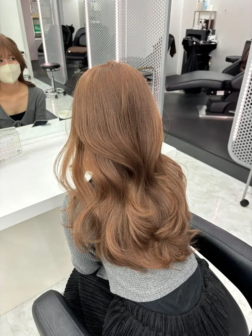 ロング カラー 抜け感レイヤー︴ ニュアンスカラーのヘアスタイル