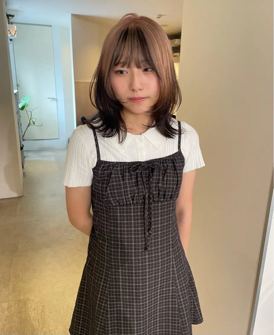 ミディアム カラー ブリーチ ケアブリーチ デザインカラー ダブルカラー グラデーションカラー カット ヘアカラー トリートメント MIU/ルーツカラー 顔まわりレイヤーのヘアスタイル