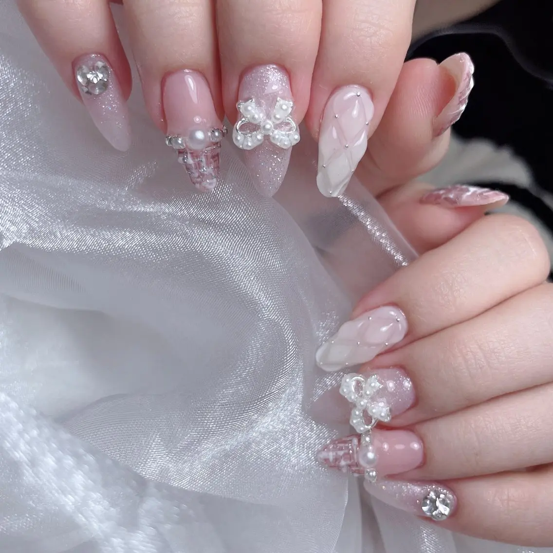 ネイル 成人式 ロングネイル マグネットネイル 大理石ネイル(マーブル) リボン ハンドネイル MoMoA Nail ネイル長さ出し専門店のネイルデザイン