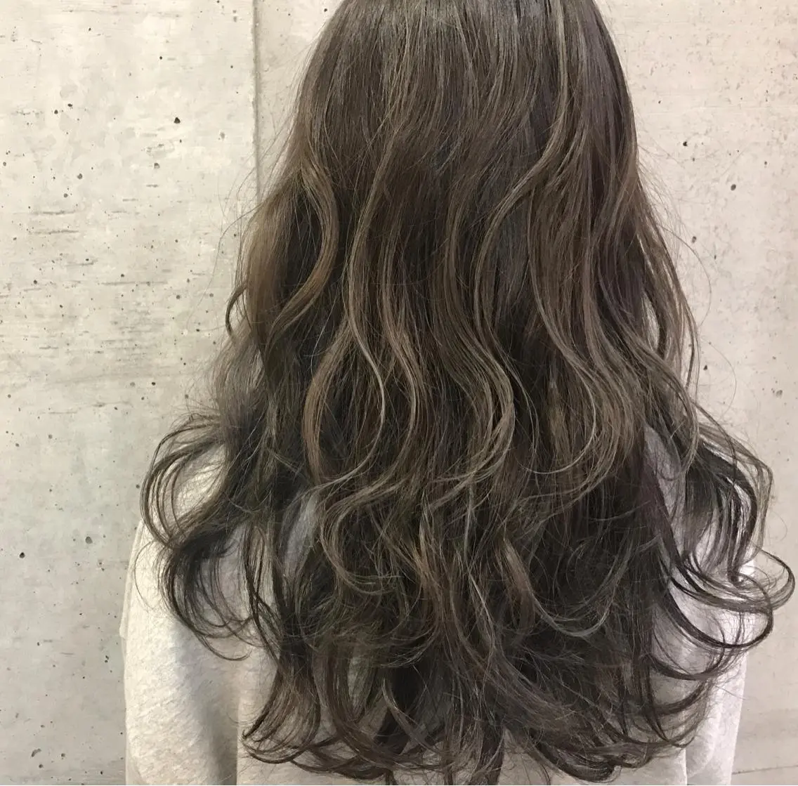 ロング カラー ハイライトカラー ハイライト 大栗 佑也  髪質改善のヘアスタイル
