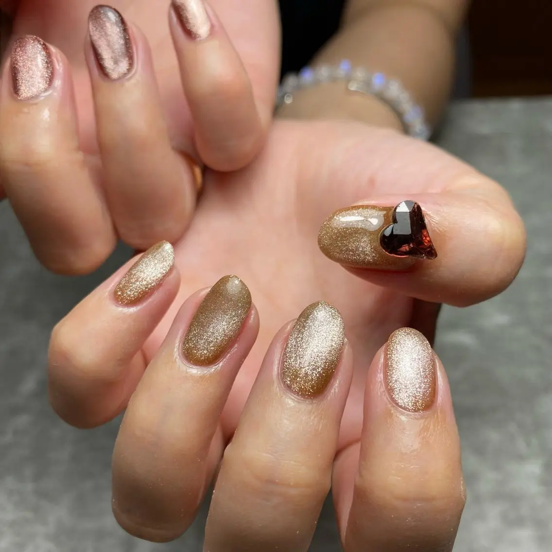 ネイル ブラウン ハート マグネットネイル ワンカラーネイル ハンドネイル yuki nail...のネイルデザイン