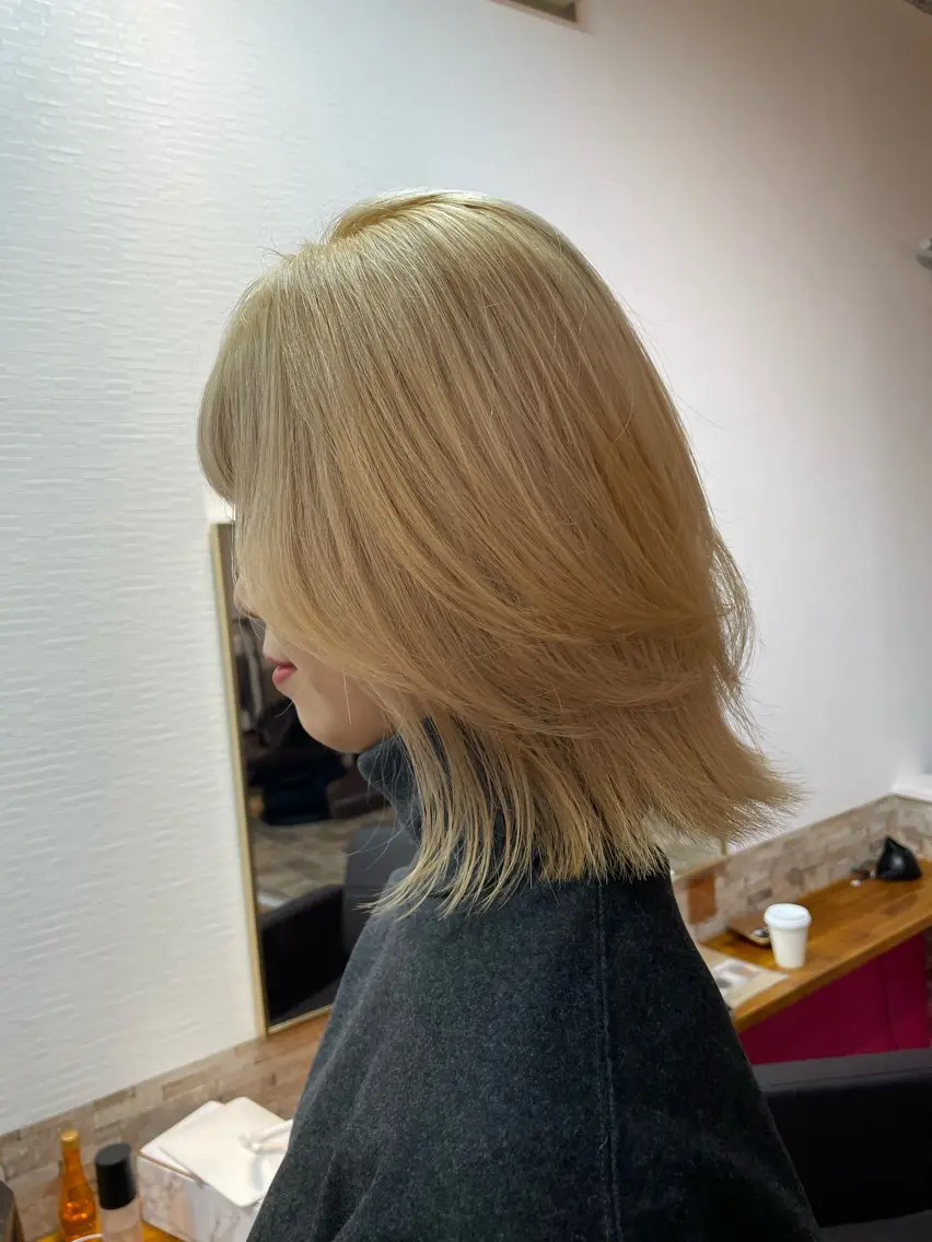 ミディアム カラー ブリーチ 抜きっぱなしブロンド ブロンド ハイトーンカラー ボブ ヘアカラー YUI/ ブリーチカラー🌷のヘアスタイル