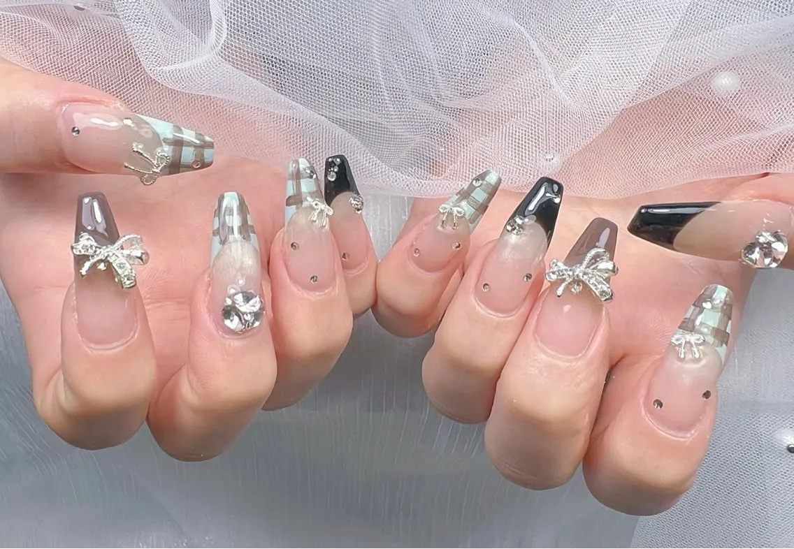 ネイル アートネイル オーロラネイル チークネイル 長さ出し フットネイル Miya _nailのネイルデザイン
