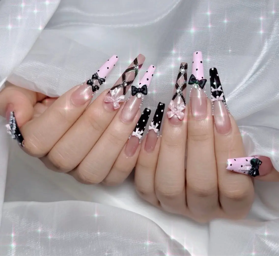 ネイル アートネイル ボルドー フレンチネイル ジェルネイル 氷ネイル・うるうるネイル ハンドネイル Julie Nail Rinのネイルデザイン