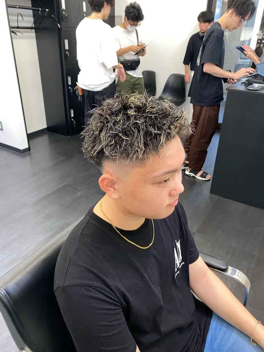 カラー パーマ メンズ メンズハイライト メンズパーマ メンズツイストパーマ ハイライトカラー ツイストパーマ 🦁メンズ神特化🦁 12月限定/隆太郎のヘアスタイル