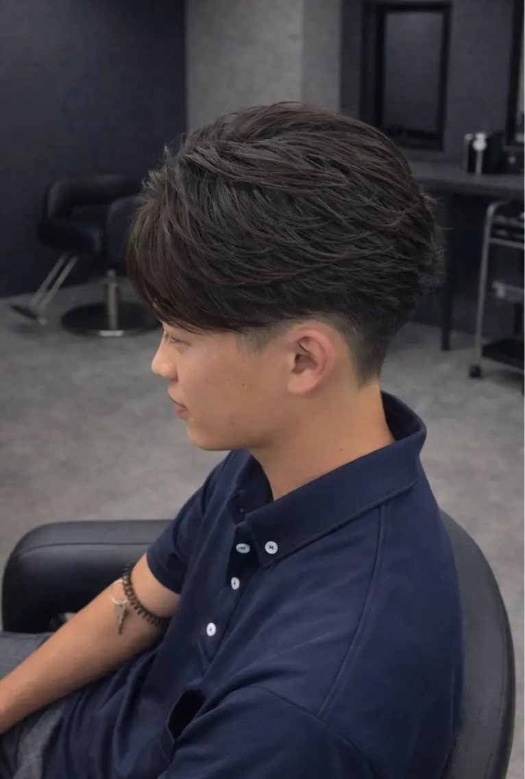 ミディアム パーマ ヘアアレンジ メンズ ミディアムパーマ メンズパーマ メンズツイストパーマ 波巻きパーマ ツイストパーマ 🔥ニュアンス フェザー小林海斗🔥のヘアスタイル
