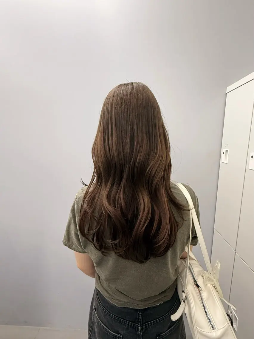ロング ヘアカラー SARINA ROCCO3rdのヘアスタイル