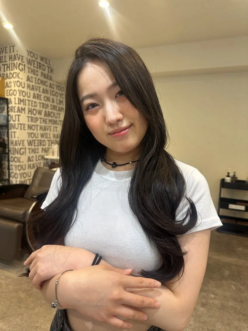 ロング カット ヘアカラー 淡い暖色カラー🩰 girly ♡ ノアのヘアスタイル