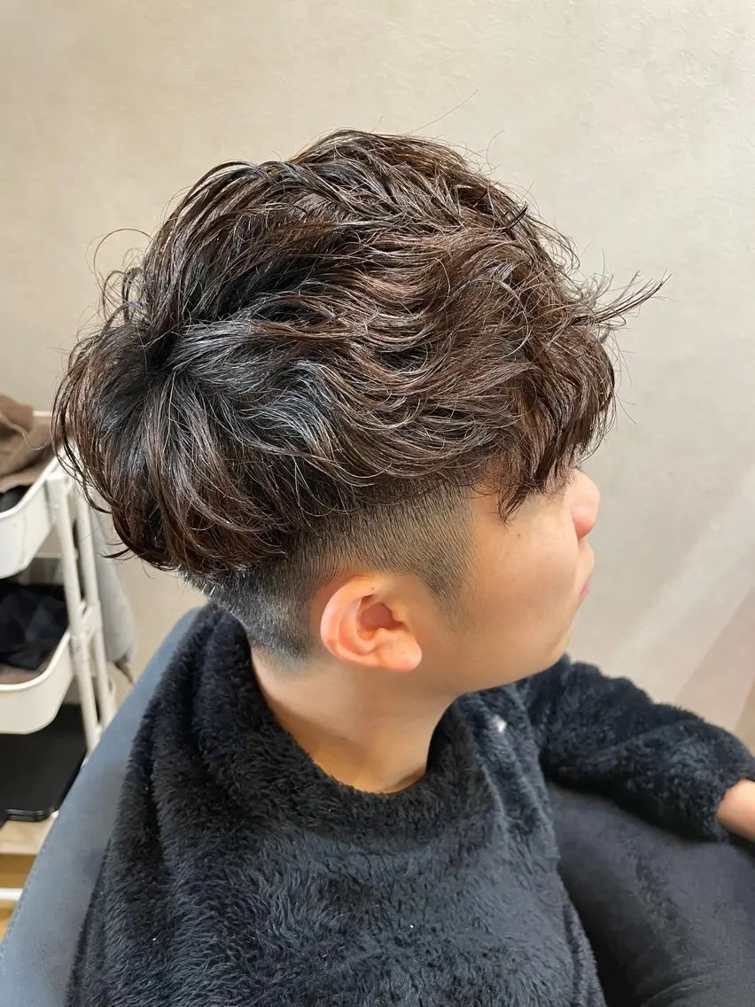 ショート パーマ メンズ メンズパーマ スペインカール カット パーマ newi宮崎 akioのヘアスタイル