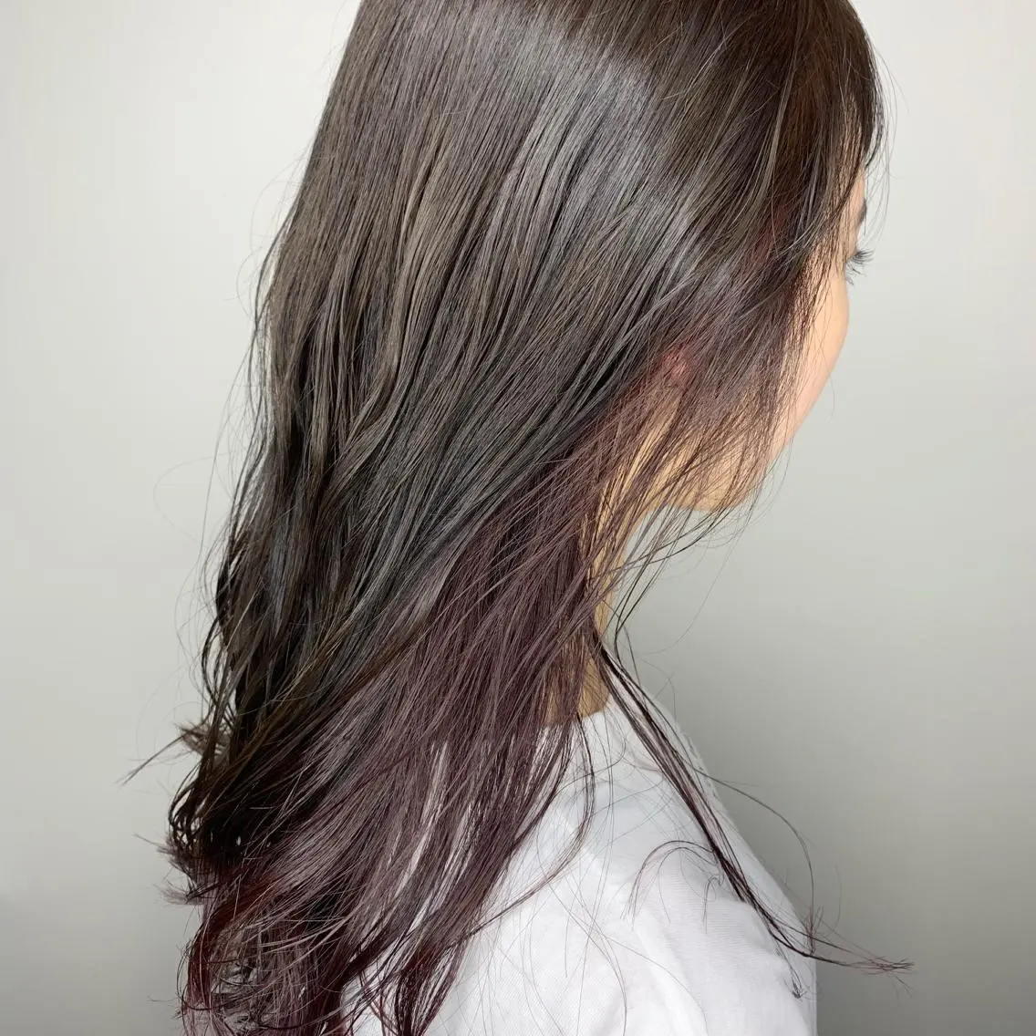 ミディアム カラー グレージュ インナーカラー yoshi （髙橋）のヘアスタイル