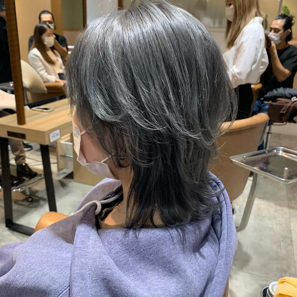 ミディアム カラー ブリーチ ブルーカラー シルバー 早稲田/ショート/ 髪質改善/艶カラーのヘアスタイル