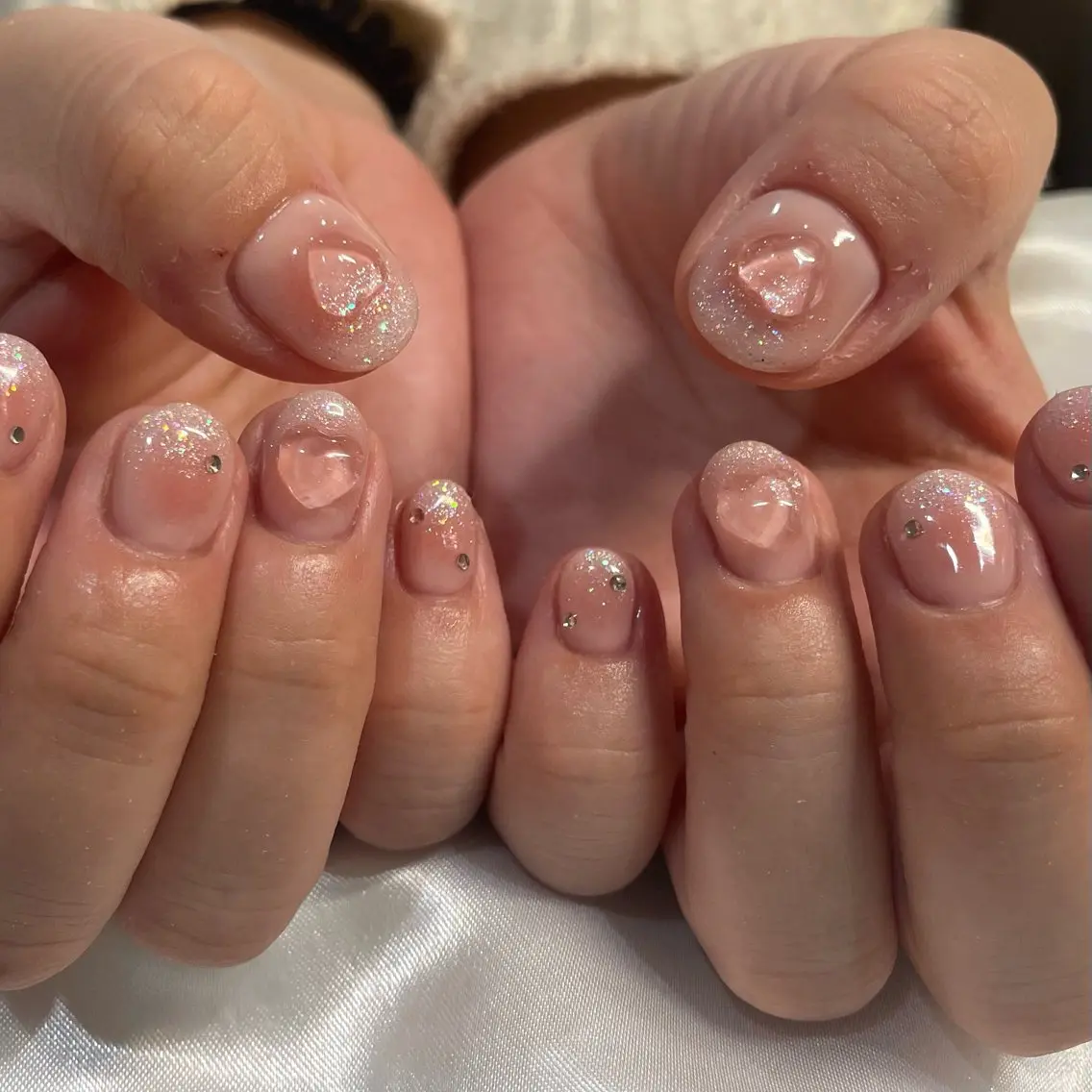 ネイル チークネイル ラメ(グリッター) ラメグラデーション ワンカラーネイル nozomi 🌙のネイルデザイン