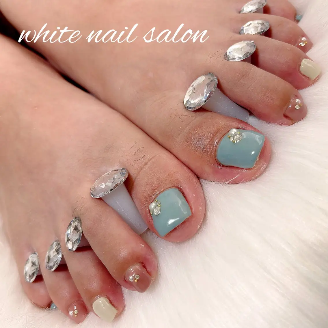 ネイル フットネイル ラメ(グリッター) フットネイル white nail salonのネイルデザイン