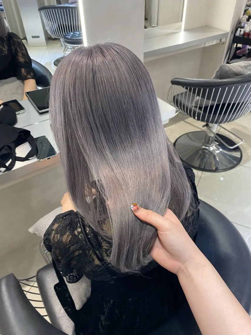 ミディアム ヘアカラー 上品ハイトーン×艶 カラー🤍／ふうかのヘアスタイル