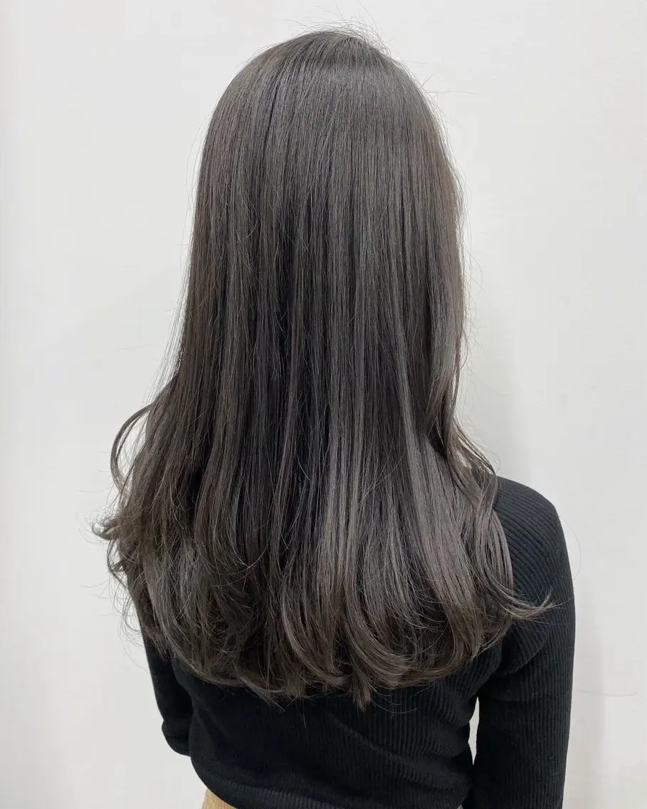 ロング カラー カット ヘアカラー ✩.*Aise⟡.· 艶カラー🐈‍⬛🩶のヘアスタイル
