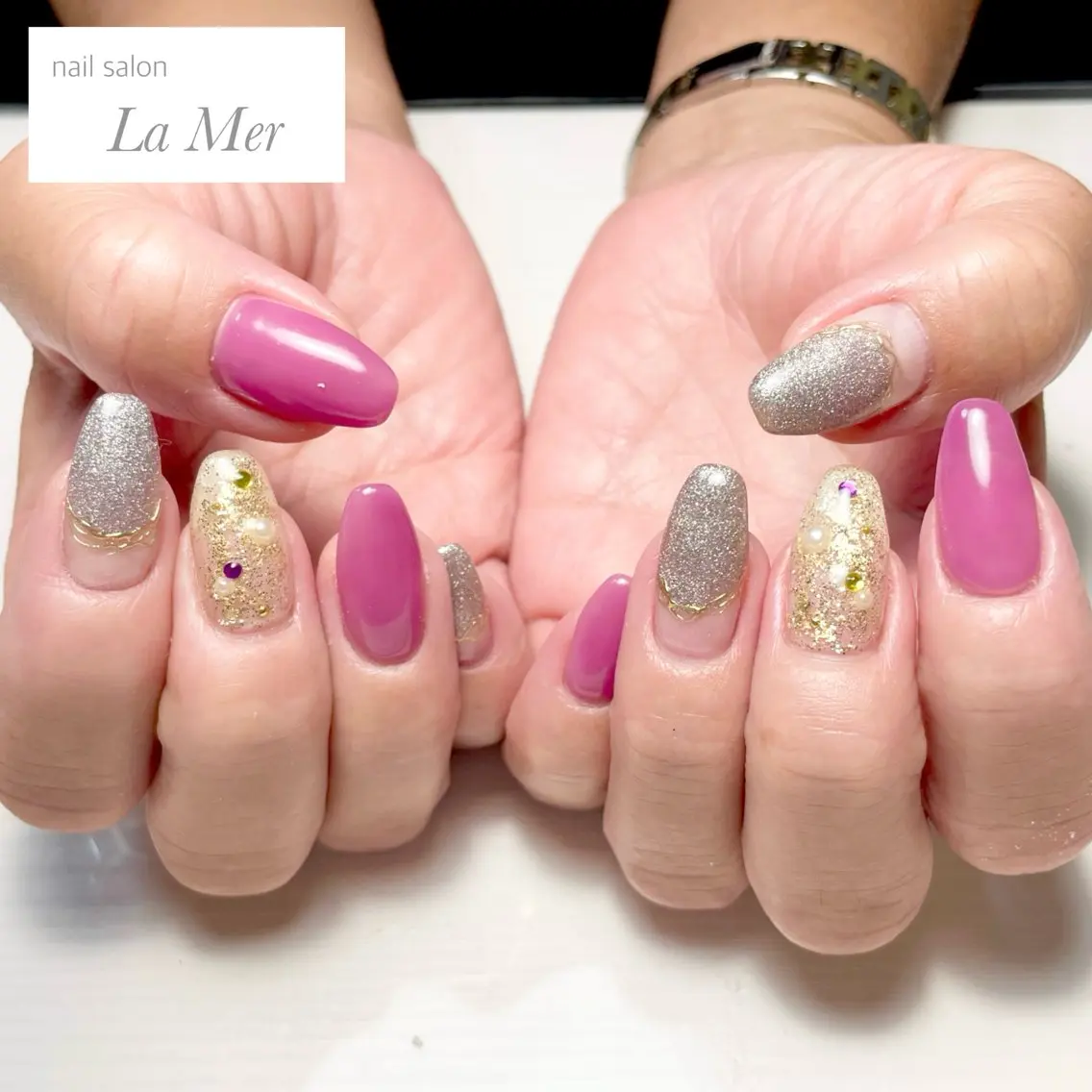 ネイル フラッシュネイル フレンチネイル ゴールド キラキラネイル ロングネイル ハンドネイル nailsalon La Merのネイルデザイン