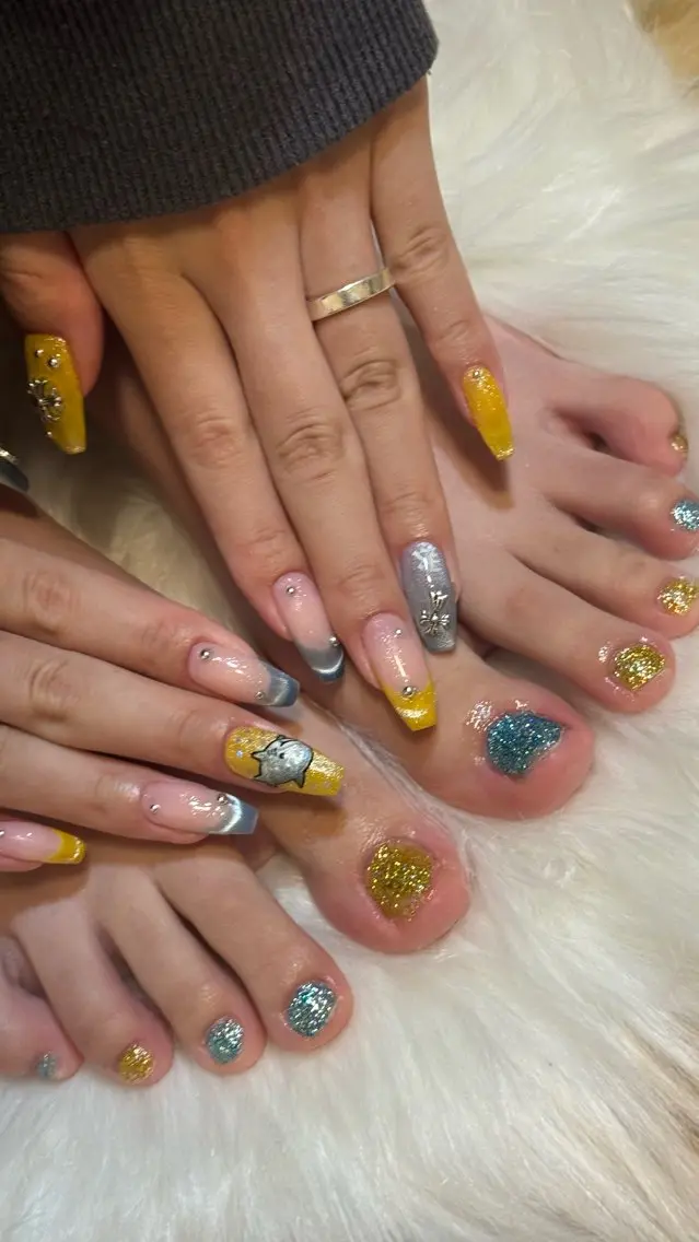 ネイル ハンドネイル フットネイル ルシイ🎀新宿長さ 出しパーツ専門店のネイルデザイン