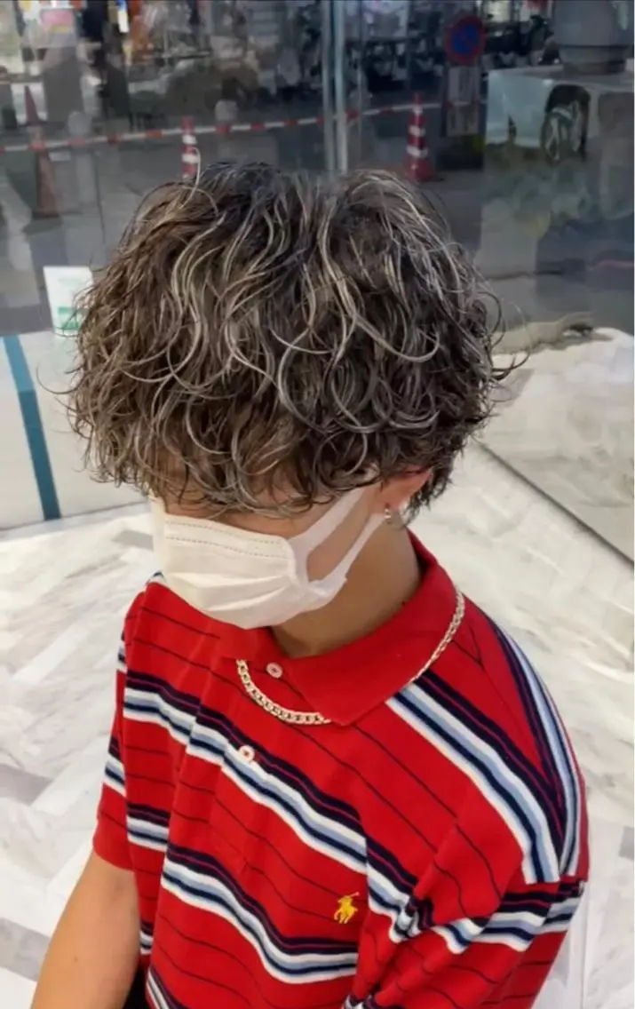 💥オーダー率No.1💥【メンズカット+波巻きスパイラル+ホワイトメッシュ】の写真
