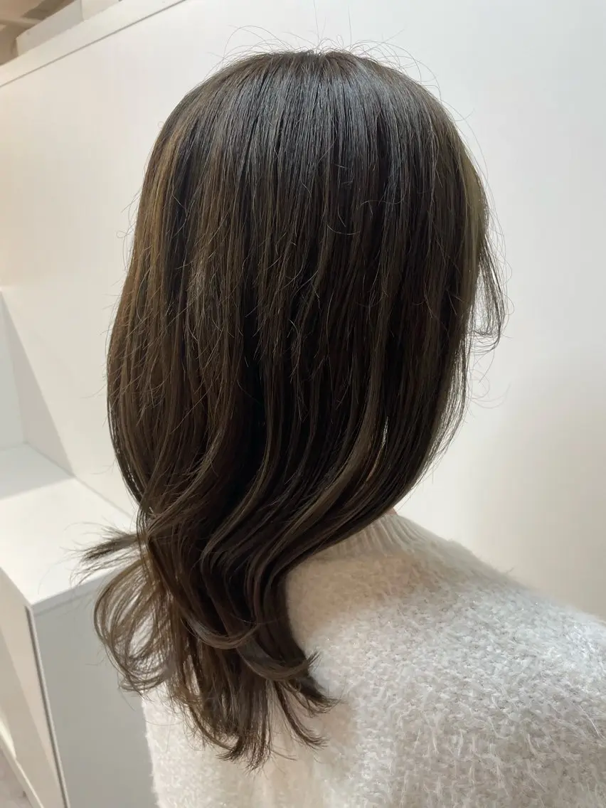 セミロング カラー ベージュカラー オリーブベージュ 京谷 日向のヘアスタイル