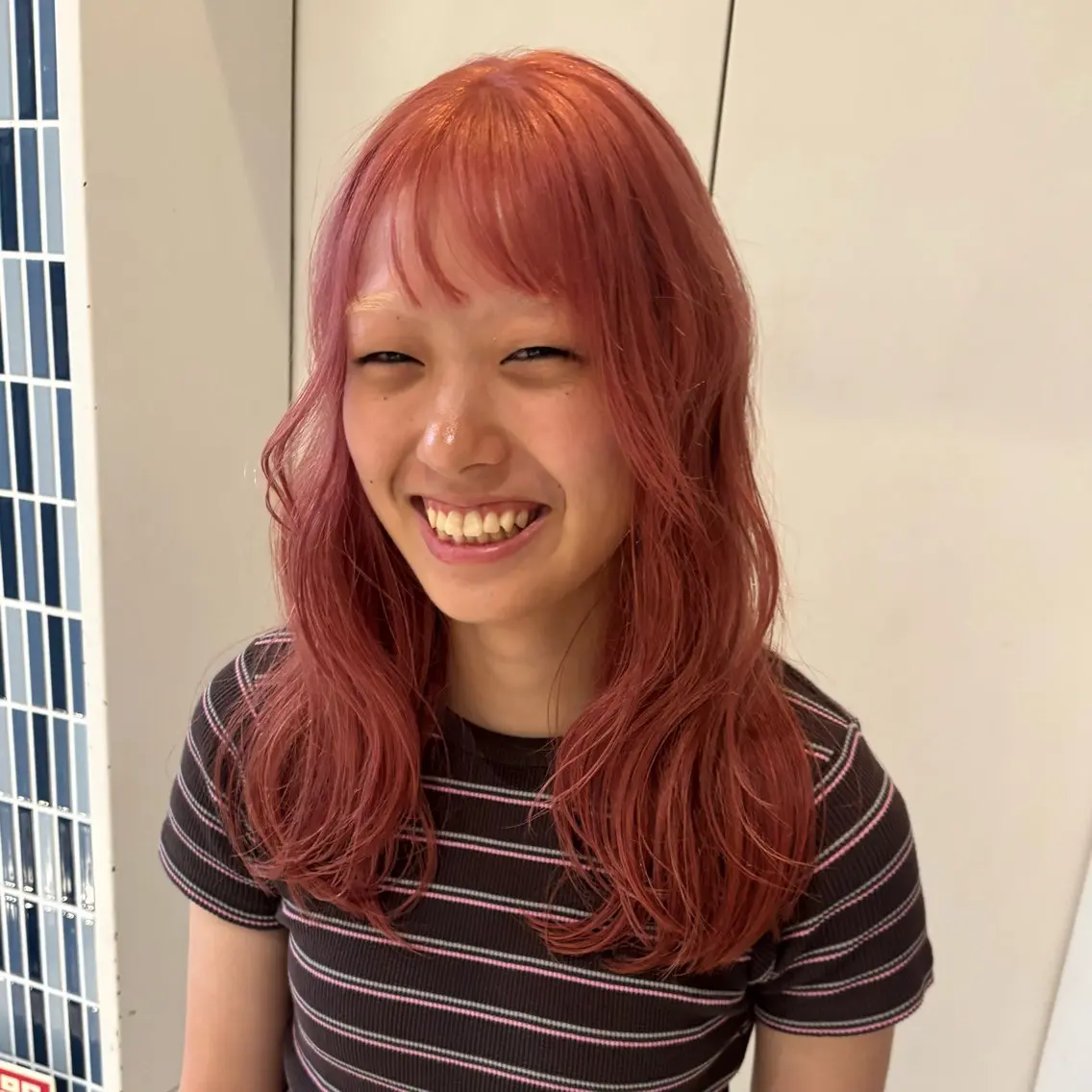 セミロング 響 インナーカラー イヤリングカラーのヘアスタイル