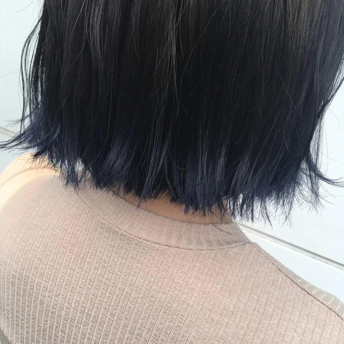 ミディアム カラー RINA🧤 デザインとボブのヘアスタイル