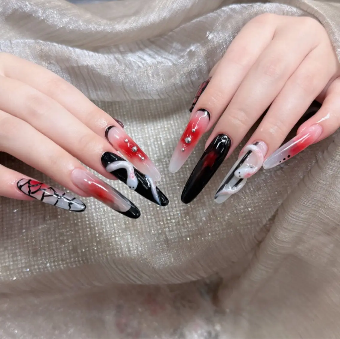 ネイル フレンチネイル ジェルネイル ハロウィン キラキラネイル 韓国ネイル H.baby Nail Salonのネイルデザイン