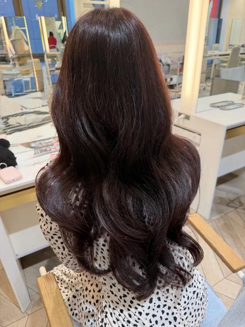 ロング チョコレートブラウン レイヤーカット トリートメント カット ヘアカラー 小顔レイヤー/ ベージュ🤍Rieのヘアスタイル