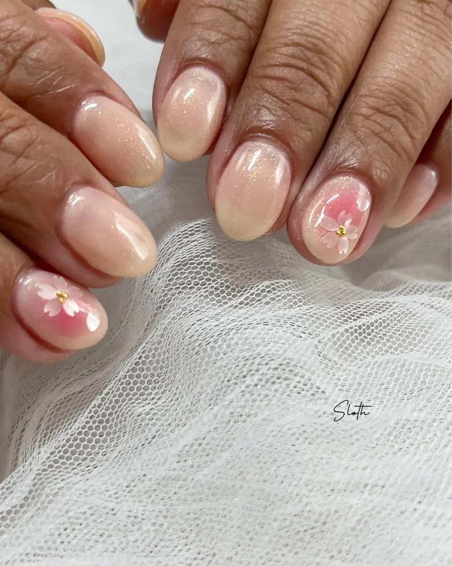 ネイル チークネイル 桜ネイル キラキラネイル ラメ(グリッター) ピンク nail salon slothのネイルデザイン