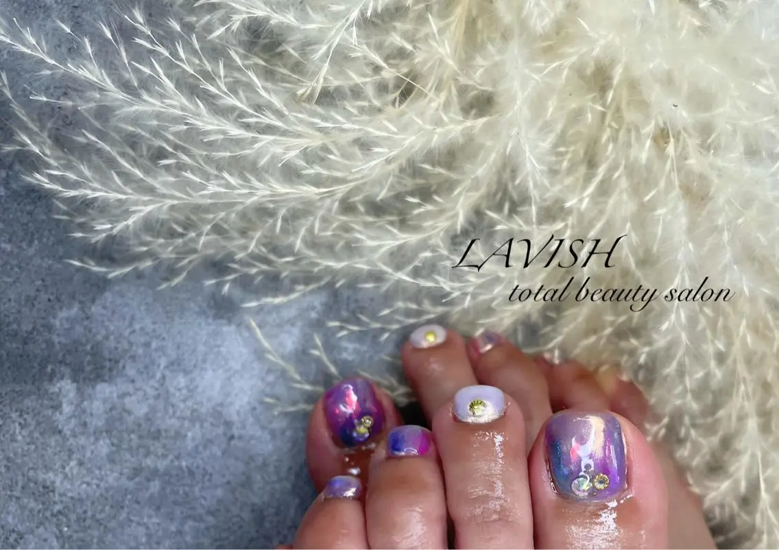 ネイル LAVISH 大和店 emi･:*+のネイルデザイン