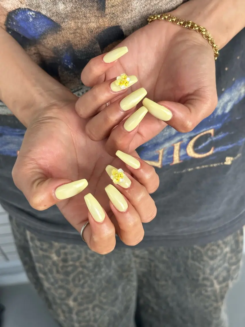 セミロング yuka ⭐︎のネイルデザイン