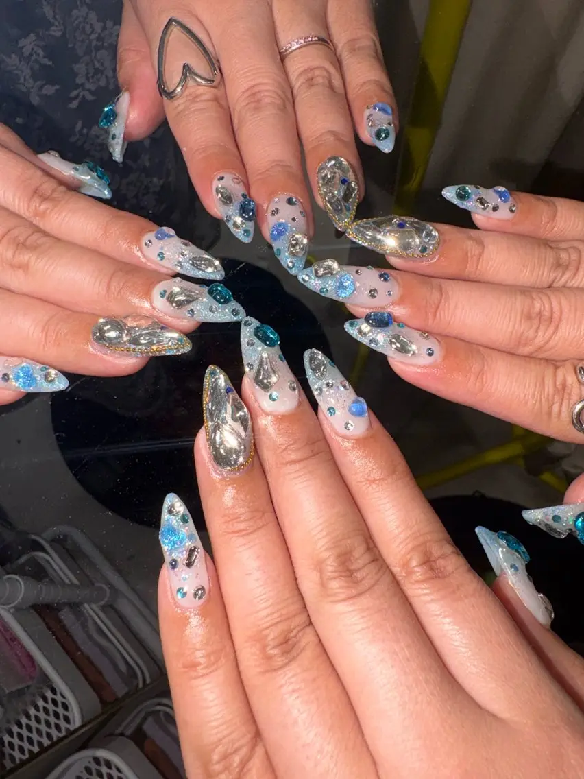 ネイル ブルー キラキラネイル 夏ネイル ハンドネイル 33nail✴️栄 スミレ❇️Gel-xのネイルデザイン