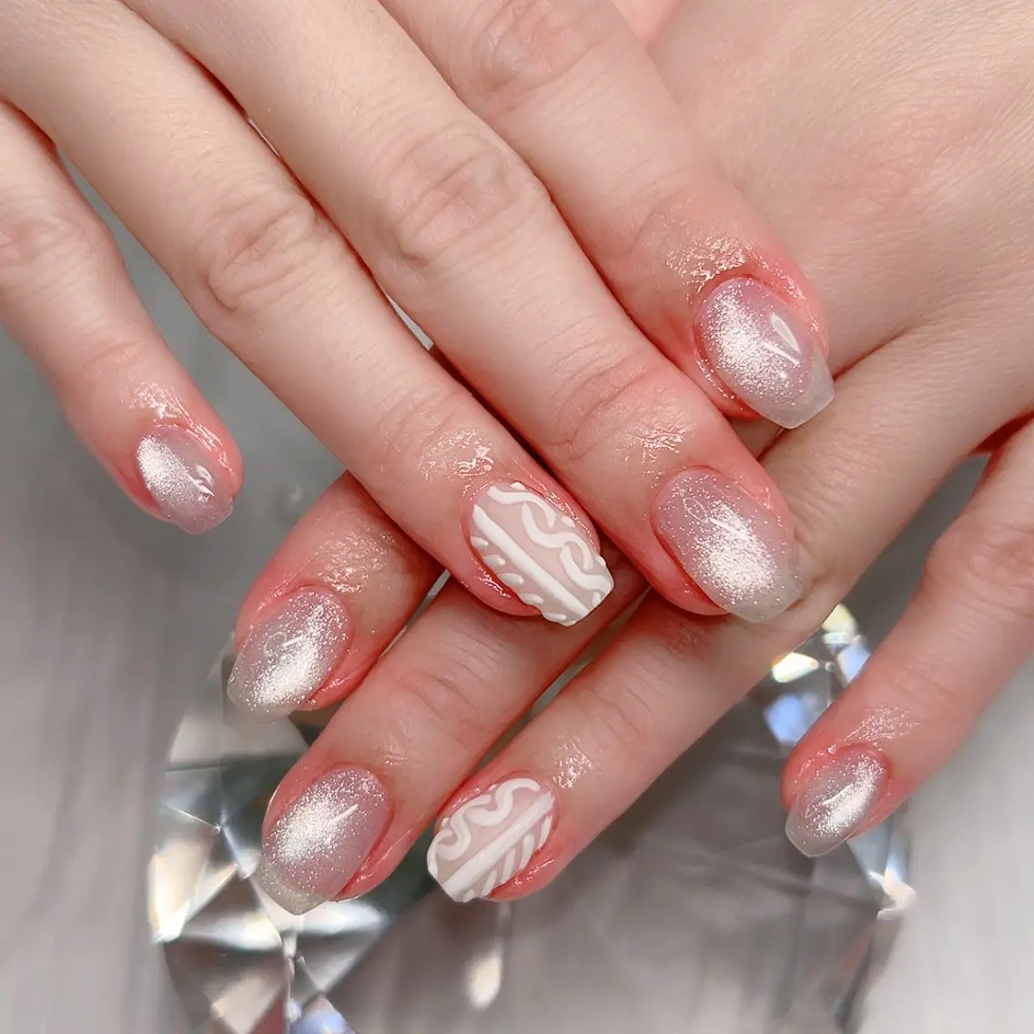 ネイル オーロラネイル ミラーネイル オフィスネイル ワンカラーネイル シンプルネイル ハンドネイル Cute Tips nailのネイルデザイン