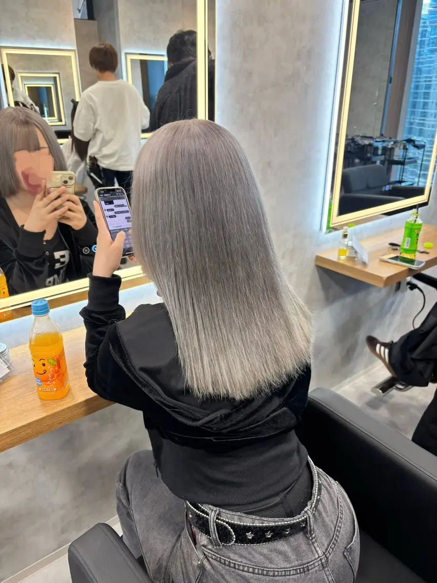 ロング カラー パーマ ヘアアレンジ ヘアカラー トリートメント ヘッドスパ ヘアセット 透明感ブリーチカラー 🌈TOMOHIROのヘアスタイル