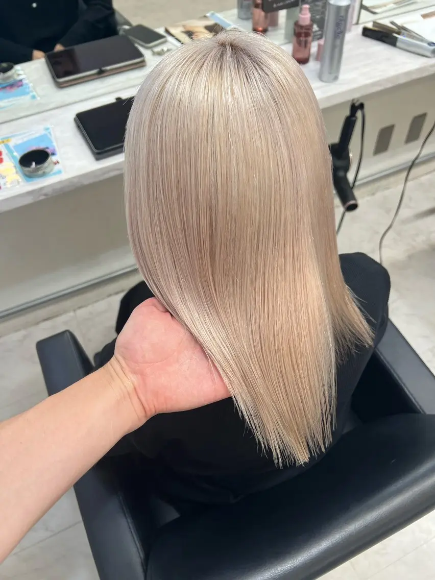 ミディアム カラー ブロンド ホワイトブロンド カット ヘアカラー トリートメント ✨レイヤー/髪質改善 /エクステ✨ナカムラのヘアスタイル