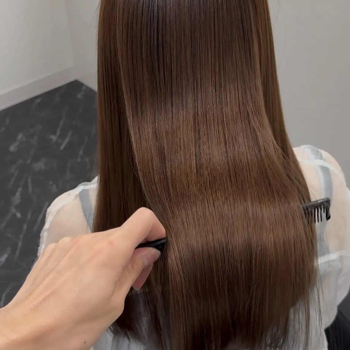 ロング カラー パーマ ヘアアレンジ メンズ キッズ メンズ韓国風 黒髪 ブルーカラー ブルーブラック ブラウンカラー 髪質改善Ⅰ透明感 艶カラーⅠたつやのヘアスタイル