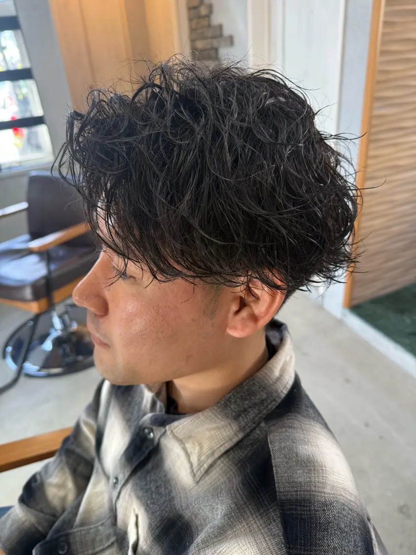 ショート パーマ メンズ メンズパーマ 波巻きパーマ バレイヤージュ ブリーチ特化のヘアスタイル