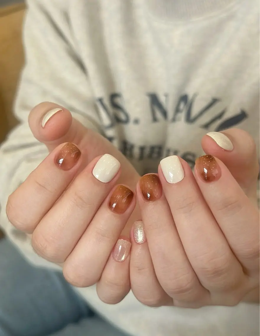 ネイル オーロラネイル 長さ出し フットネイル 韓国ネイル ラメ(グリッター) 👍thumbs up nail👍のネイルデザイン