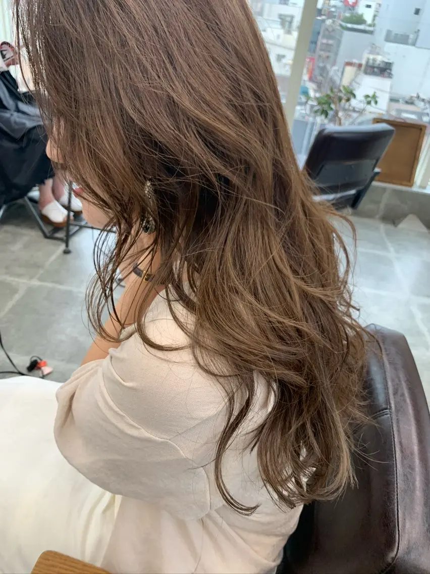 ロング ハイライト 横谷 智江のヘアスタイル