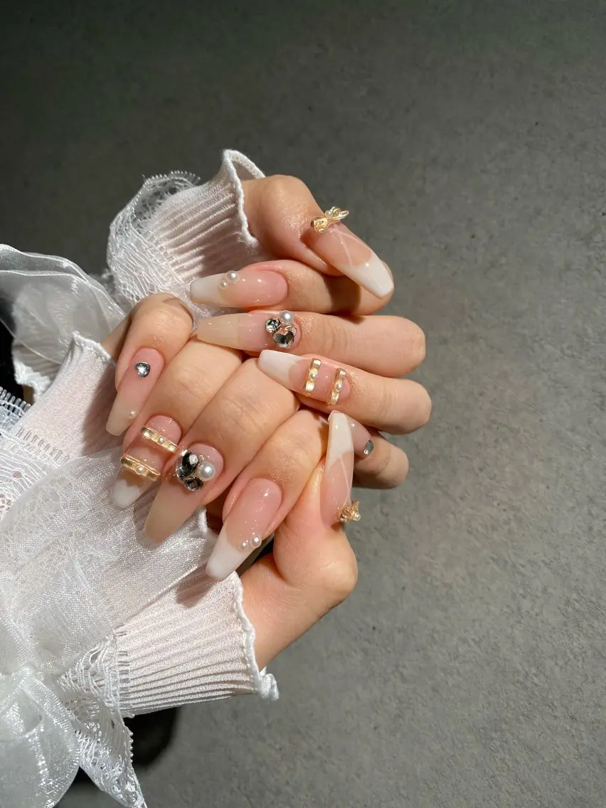 ネイル I-nailロング /ワンホン/キラキラのネイルデザイン
